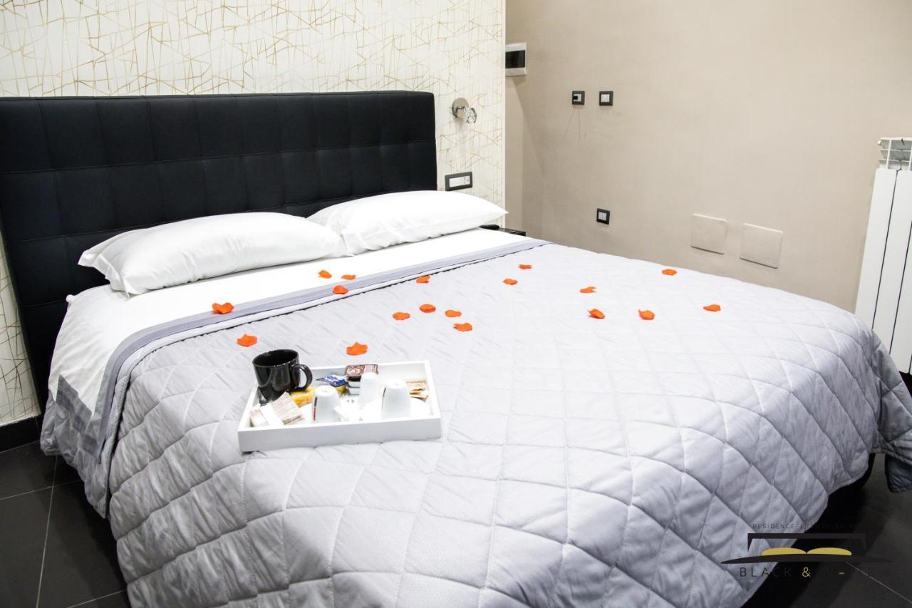 נאפולי Residence Black & White מראה חיצוני תמונה