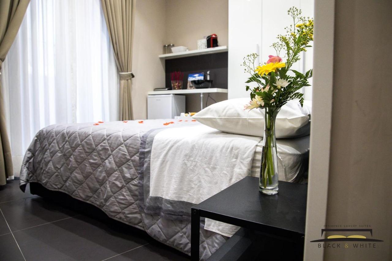 נאפולי Residence Black & White מראה חיצוני תמונה