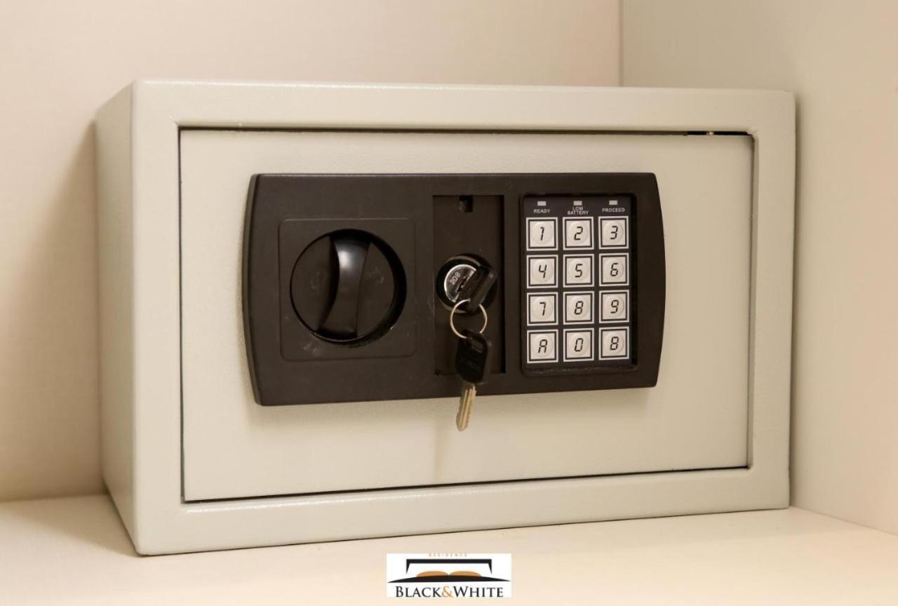 נאפולי Residence Black & White מראה חיצוני תמונה