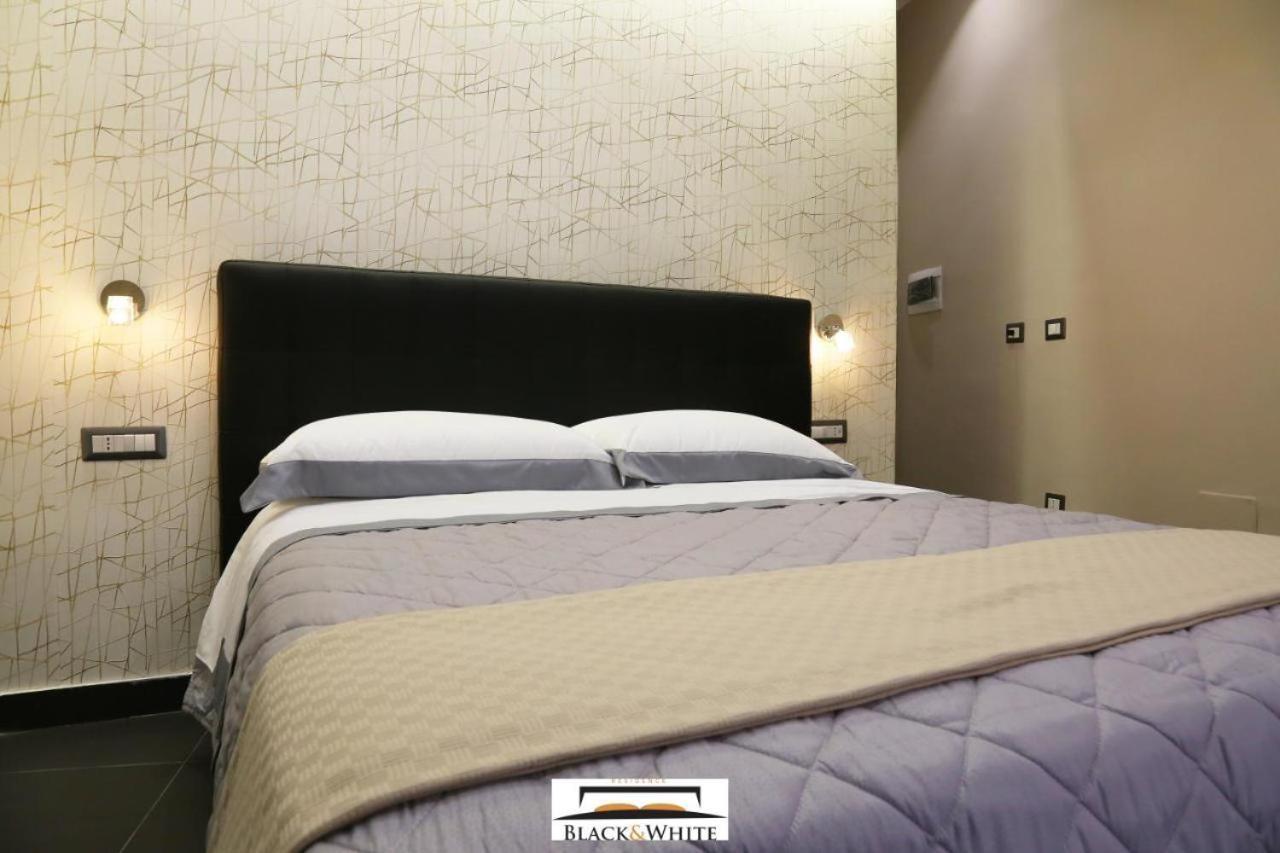 נאפולי Residence Black & White מראה חיצוני תמונה