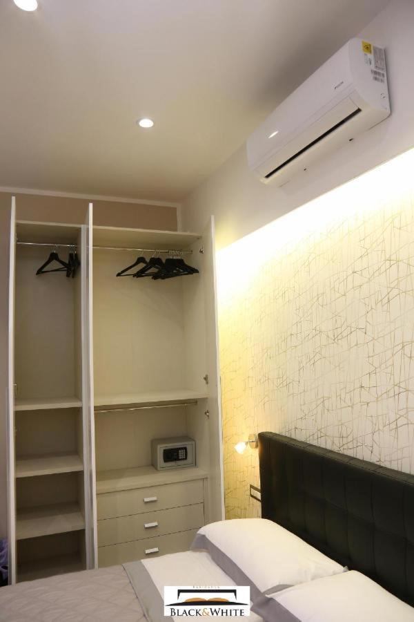 נאפולי Residence Black & White מראה חיצוני תמונה