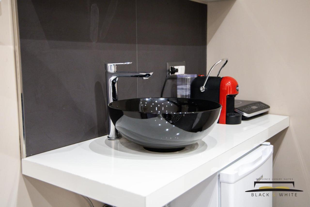 נאפולי Residence Black & White מראה חיצוני תמונה