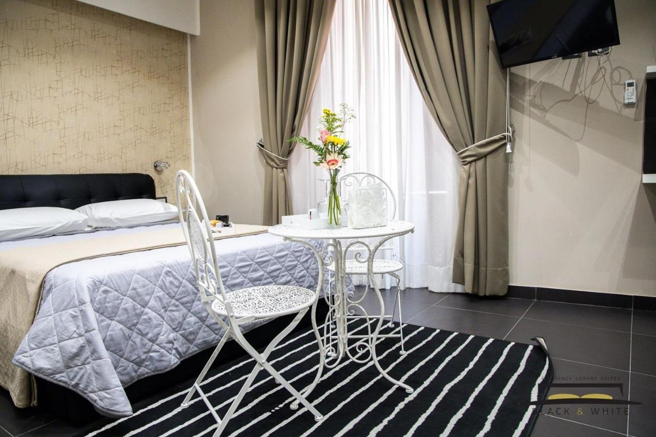 נאפולי Residence Black & White מראה חיצוני תמונה