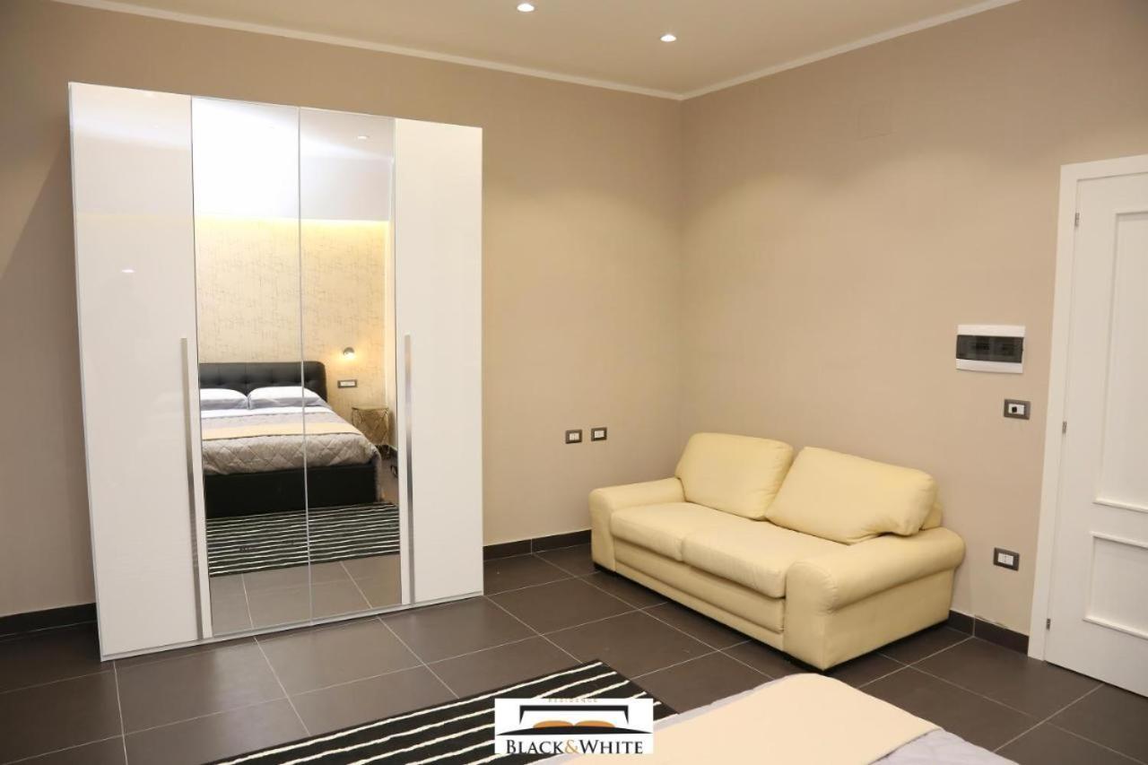 נאפולי Residence Black & White מראה חיצוני תמונה