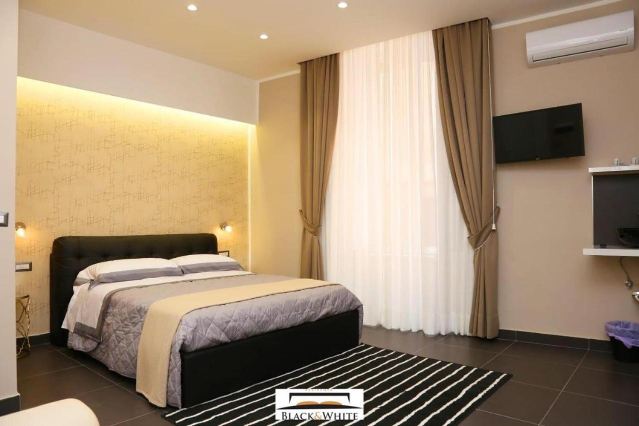 נאפולי Residence Black & White מראה חיצוני תמונה