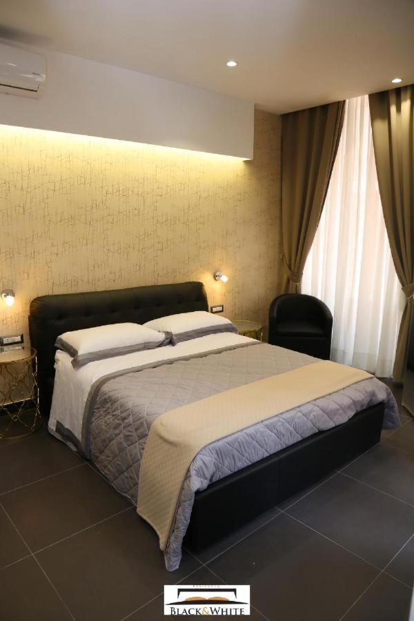 נאפולי Residence Black & White מראה חיצוני תמונה