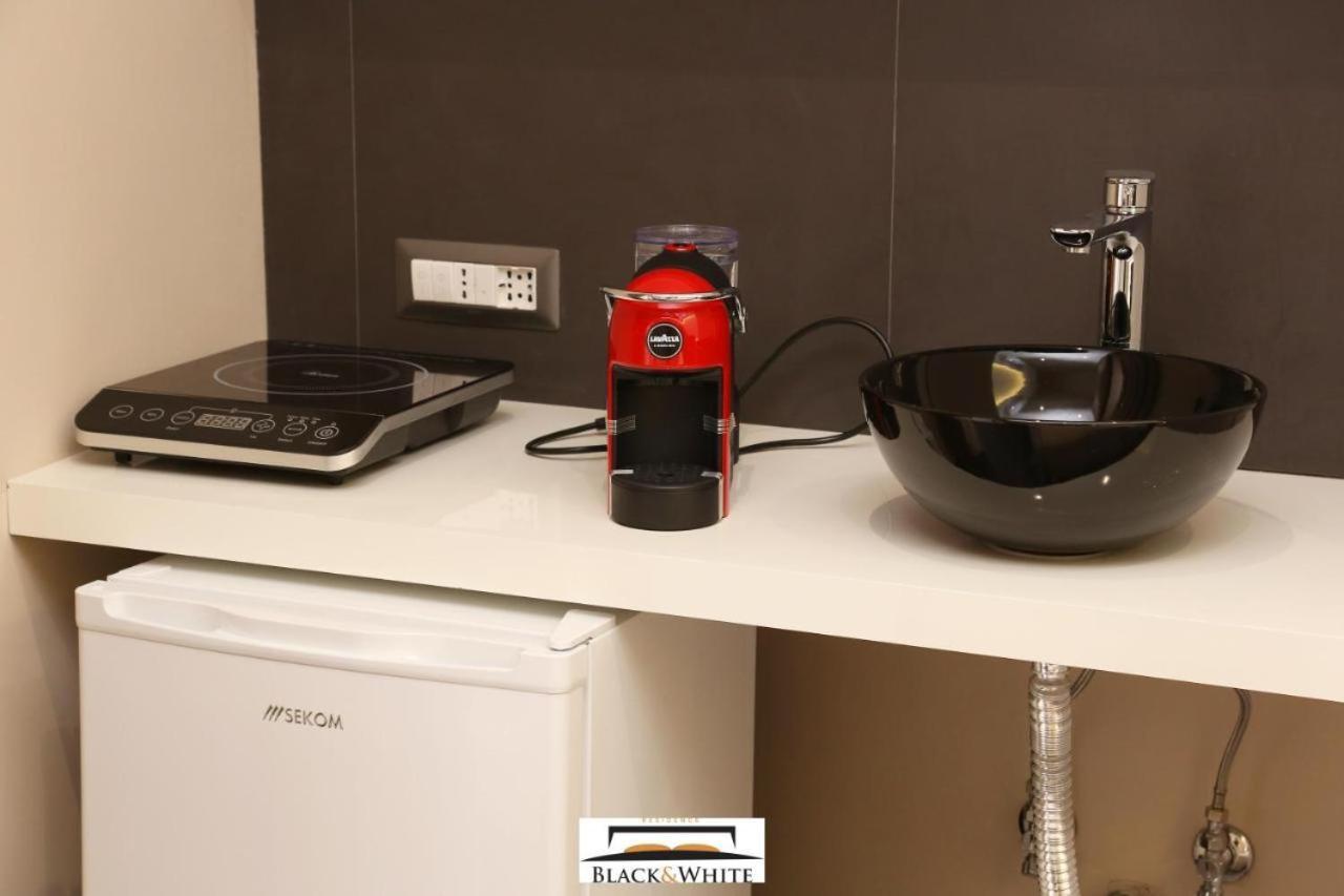 נאפולי Residence Black & White מראה חיצוני תמונה