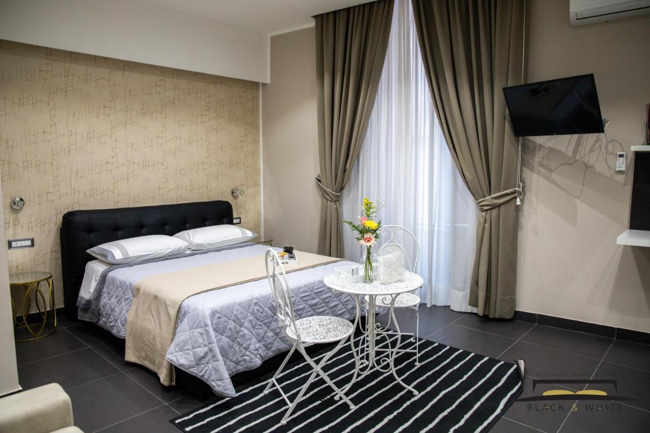 נאפולי Residence Black & White מראה חיצוני תמונה