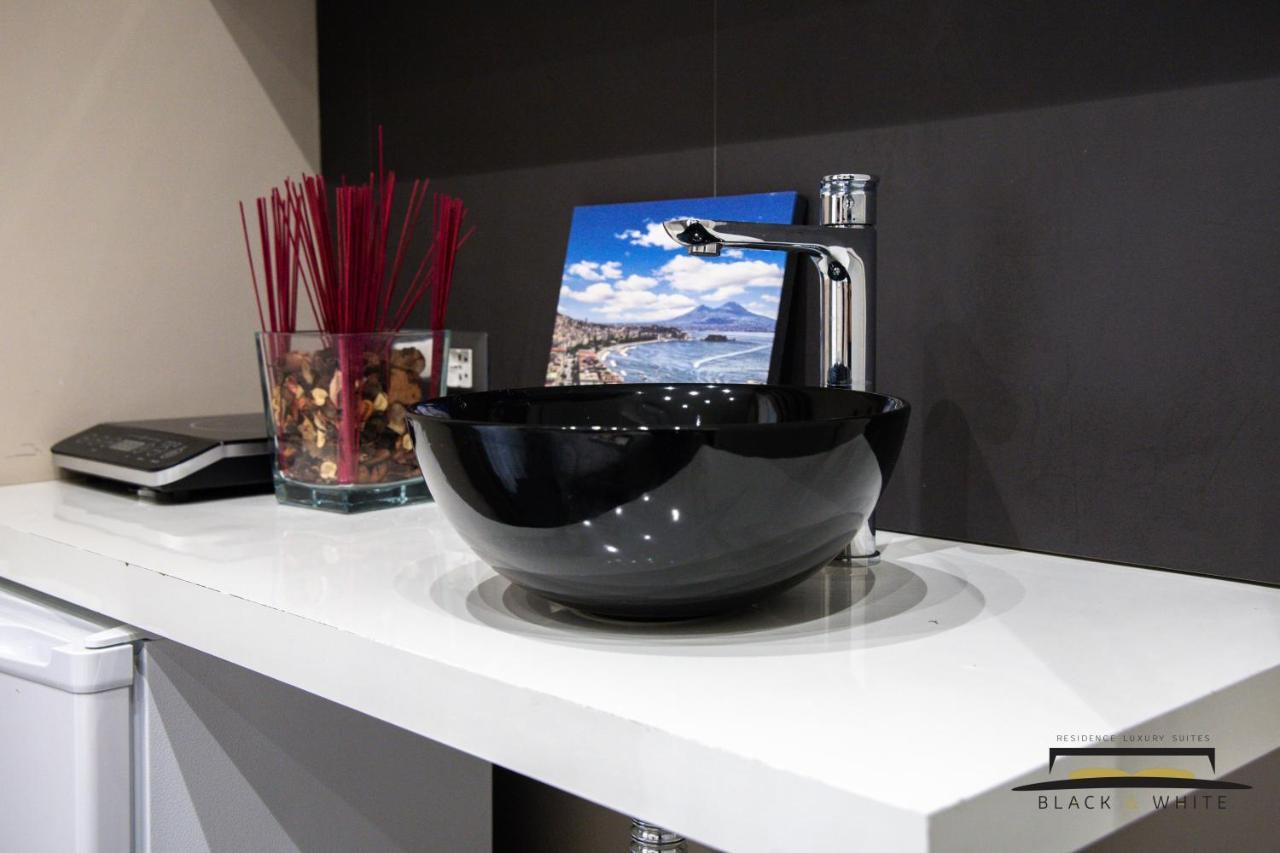 נאפולי Residence Black & White מראה חיצוני תמונה