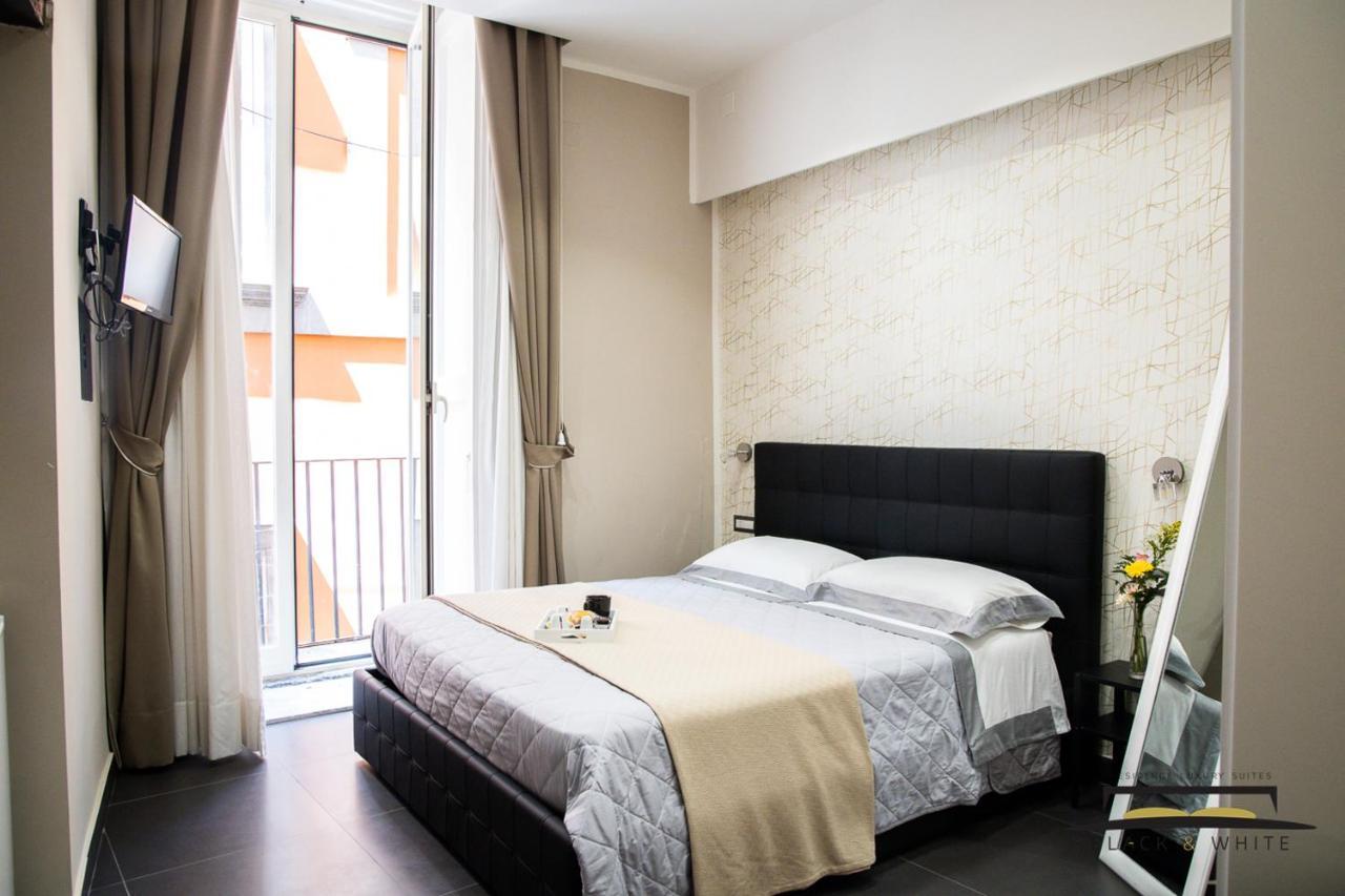 נאפולי Residence Black & White מראה חיצוני תמונה