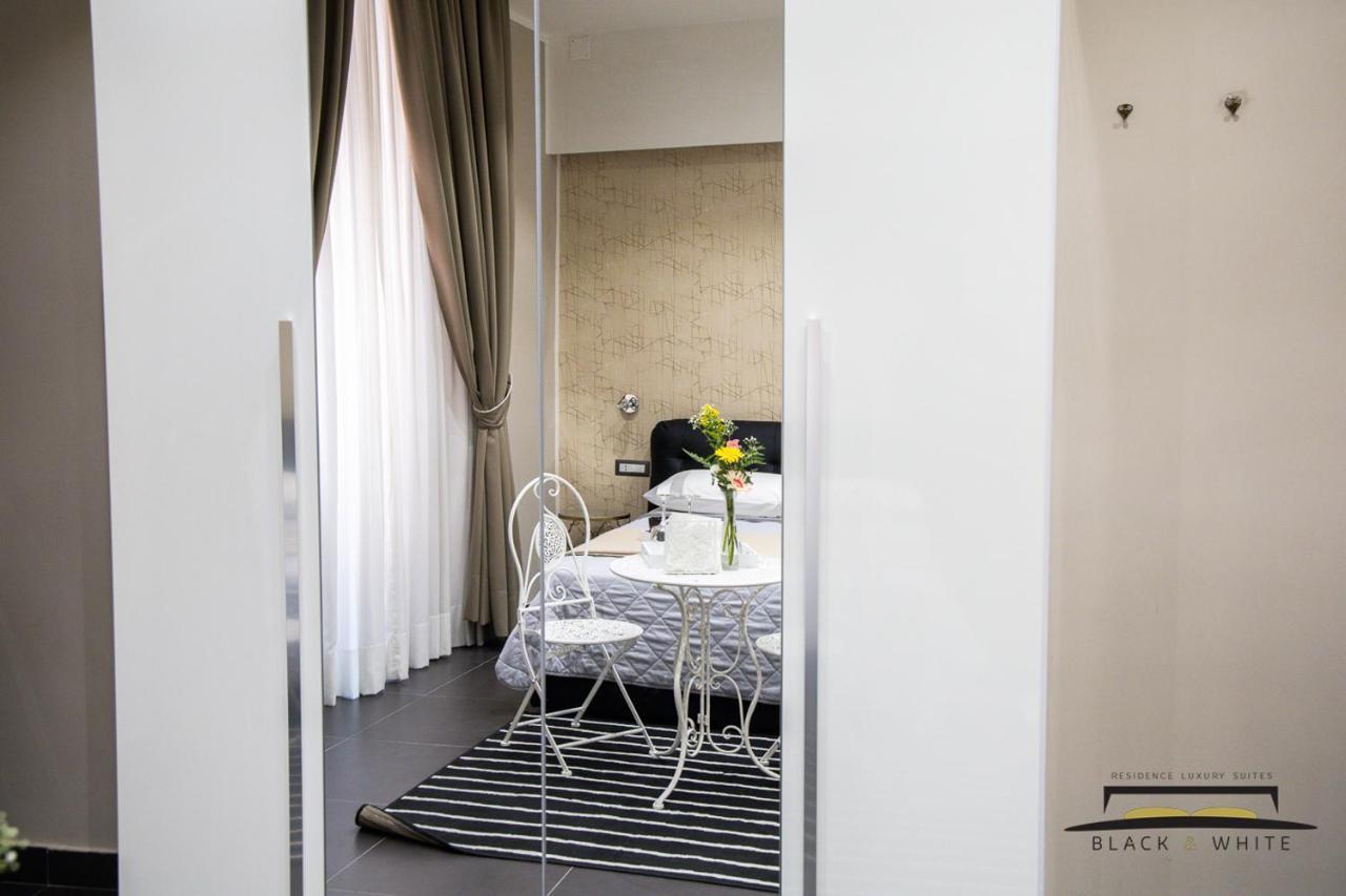 נאפולי Residence Black & White מראה חיצוני תמונה