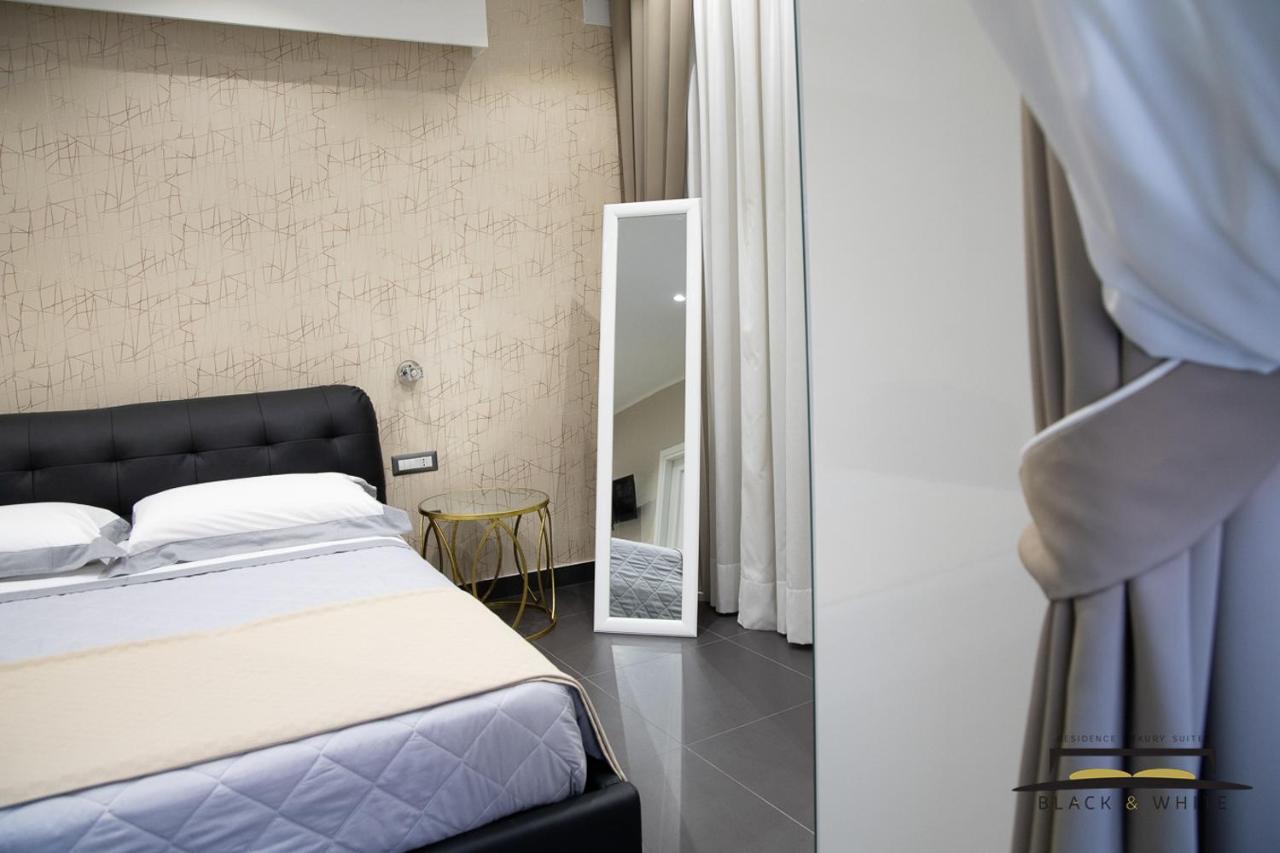 נאפולי Residence Black & White מראה חיצוני תמונה
