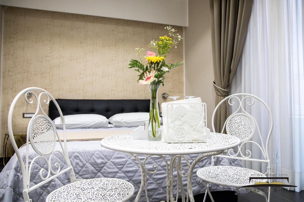נאפולי Residence Black & White מראה חיצוני תמונה
