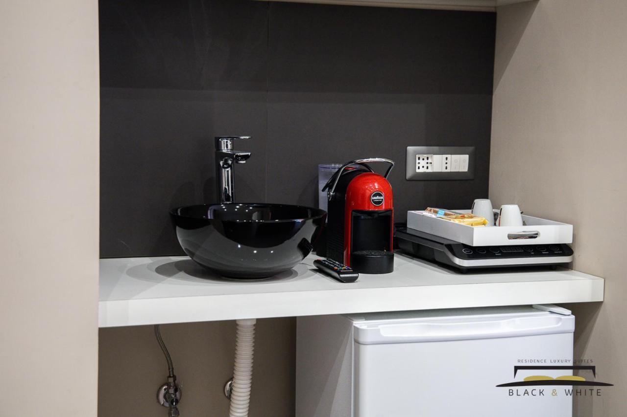 נאפולי Residence Black & White מראה חיצוני תמונה
