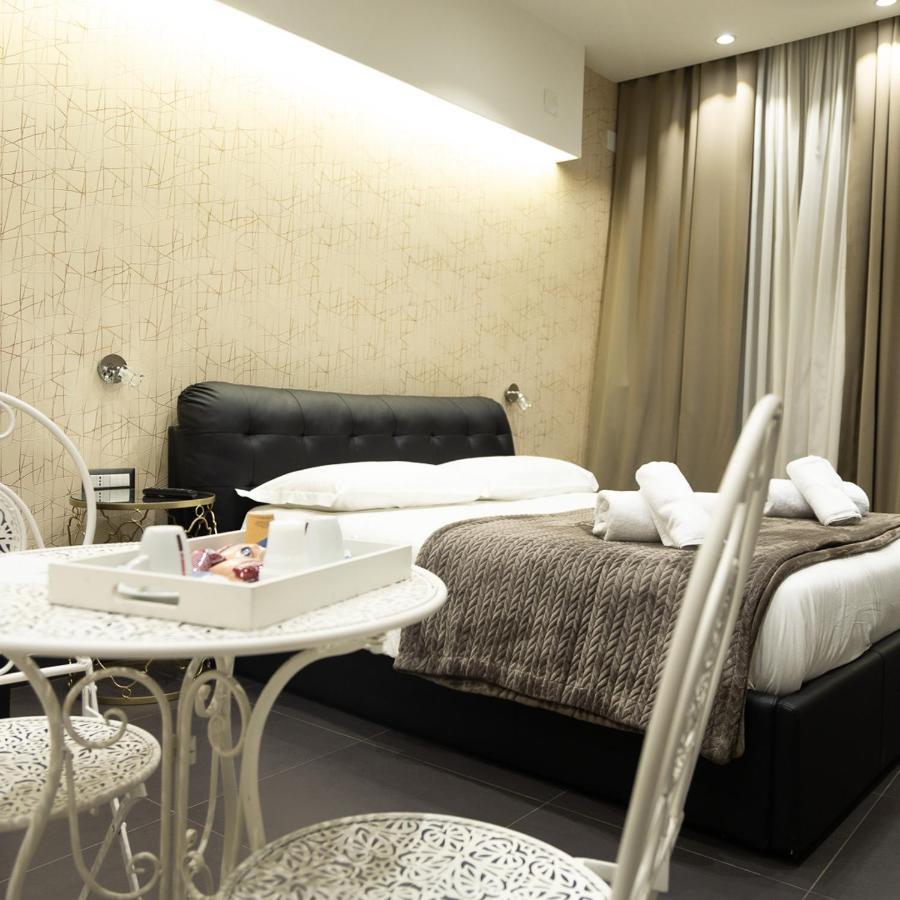 נאפולי Residence Black & White מראה חיצוני תמונה