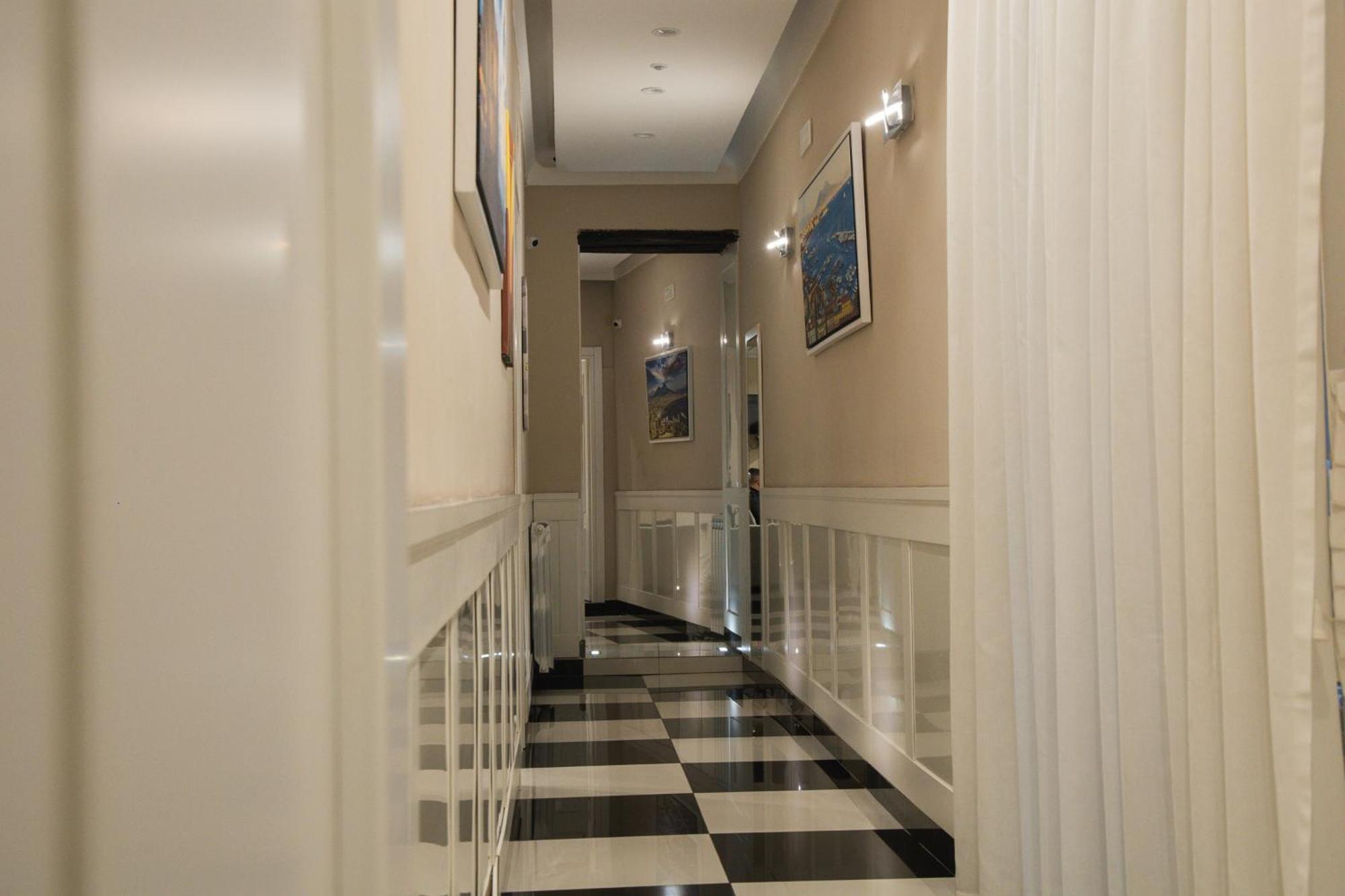 נאפולי Residence Black & White מראה חיצוני תמונה