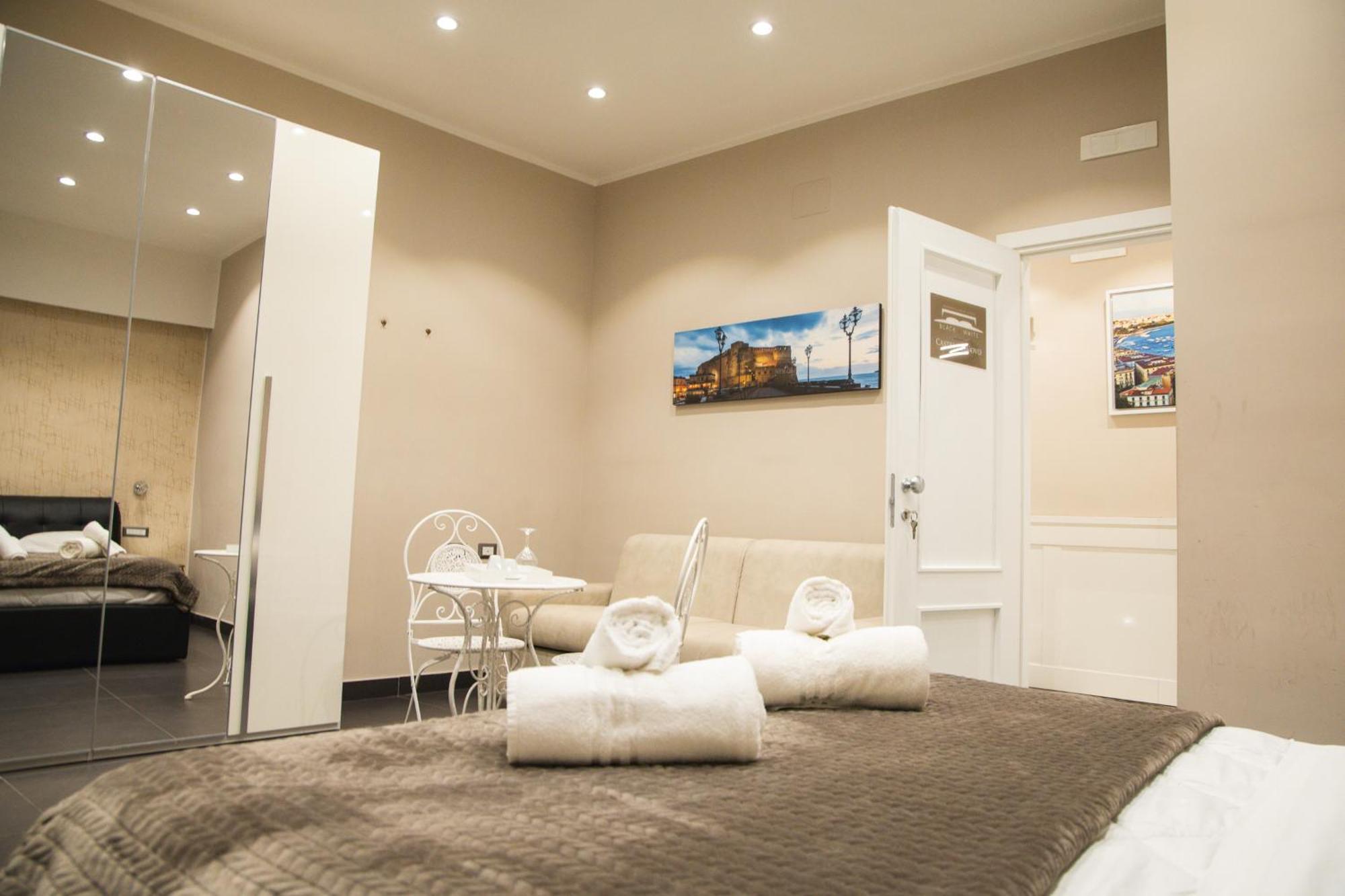 נאפולי Residence Black & White מראה חיצוני תמונה