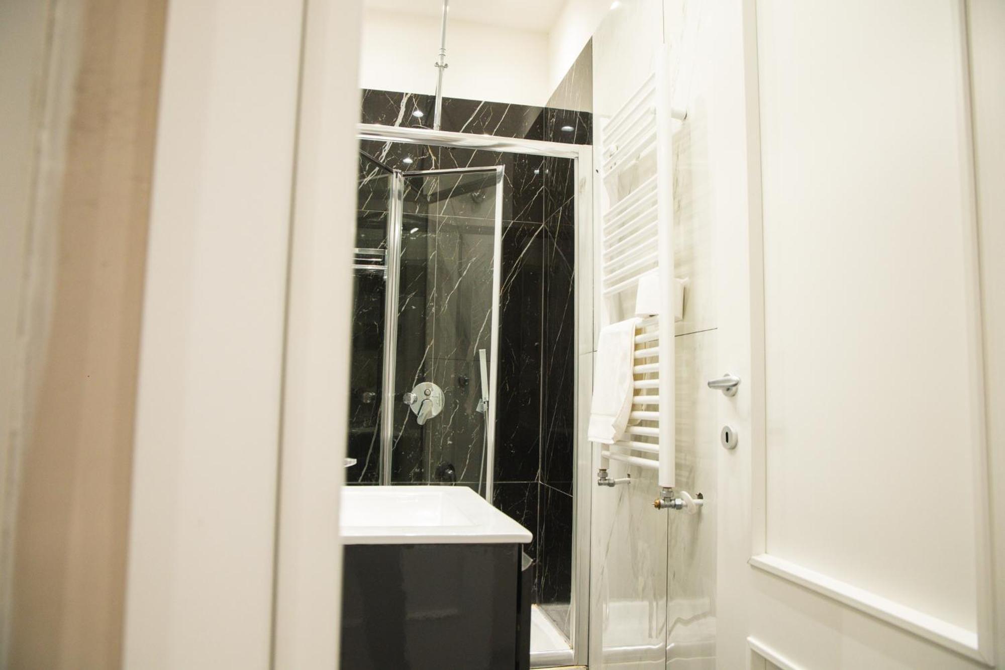 נאפולי Residence Black & White מראה חיצוני תמונה