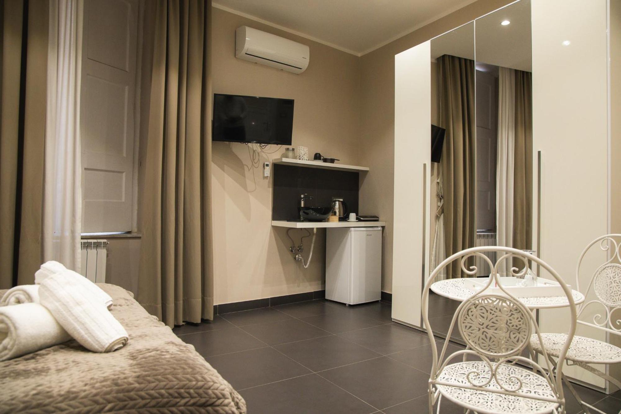 נאפולי Residence Black & White מראה חיצוני תמונה