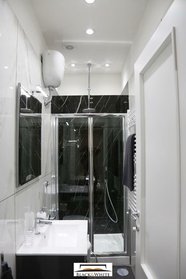 נאפולי Residence Black & White מראה חיצוני תמונה