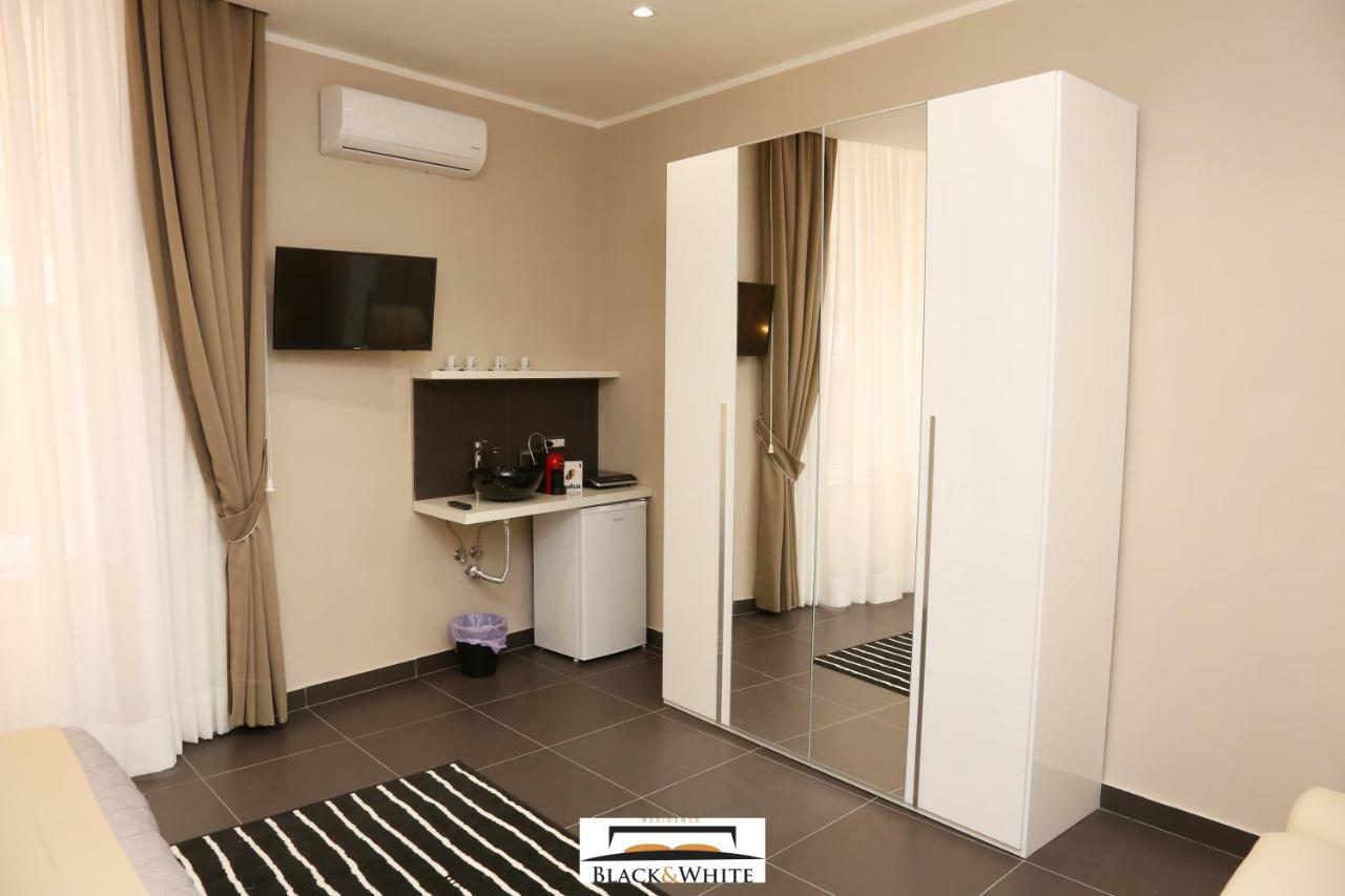 נאפולי Residence Black & White מראה חיצוני תמונה